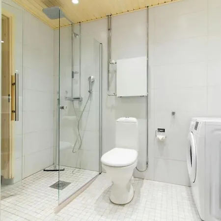 And Spacious For 4 With Sauna شقة